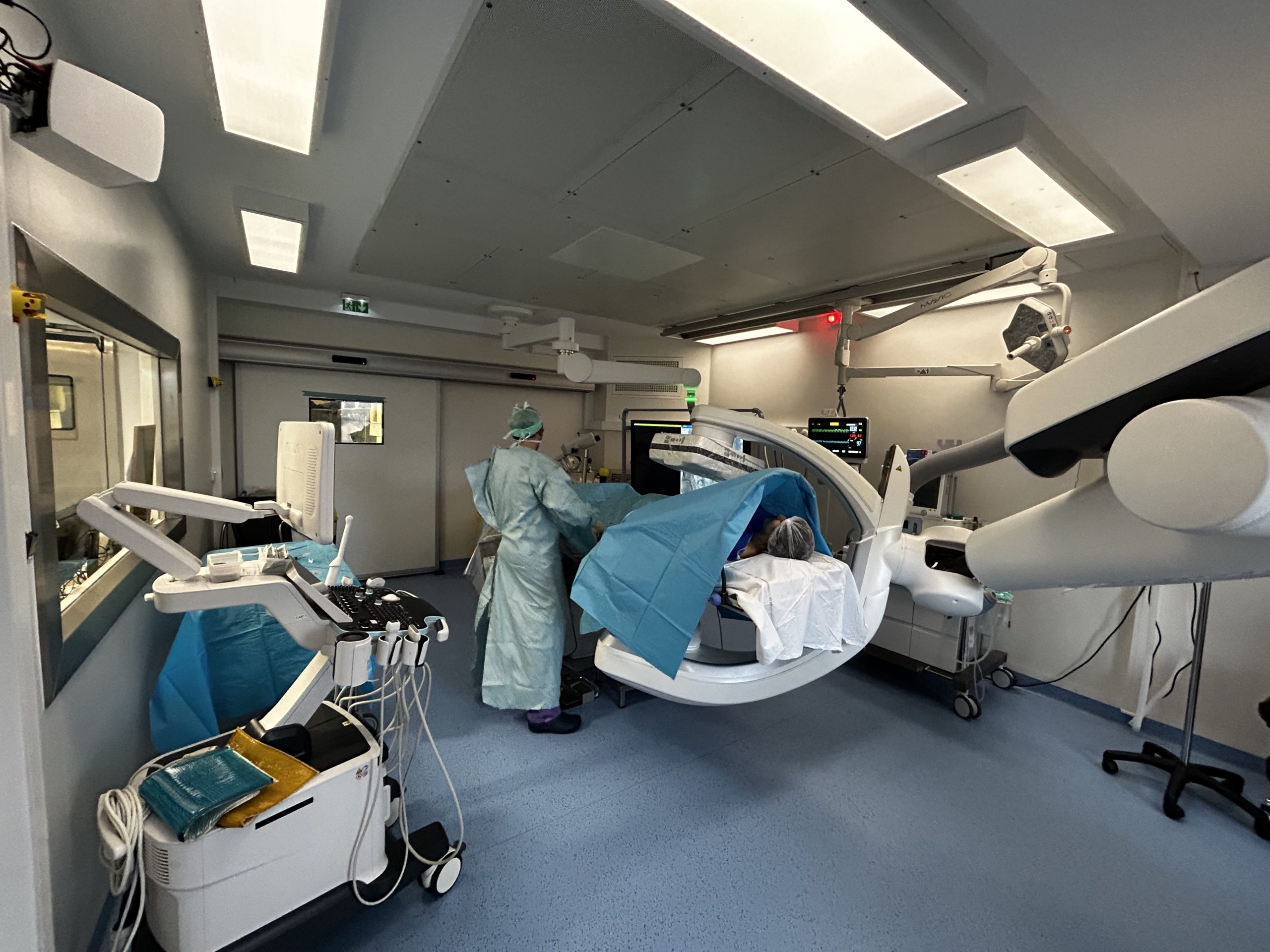 Bloc de radiologie interventionnelle - Équipement moderne pour actes mini-invasifs